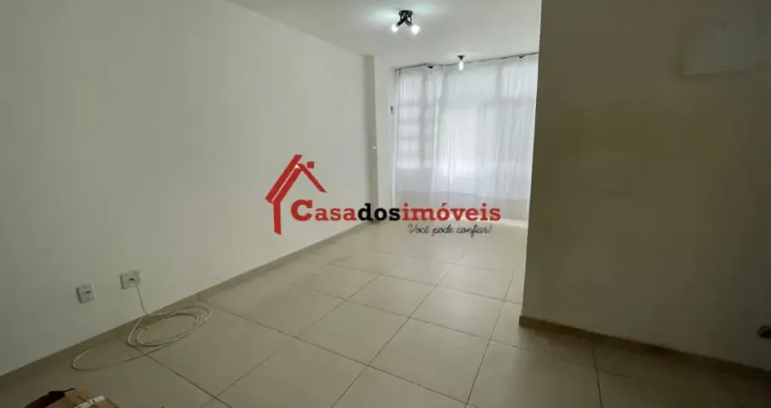 Apartamento 2/4, dependência, 2 vagas, nascente, localizado