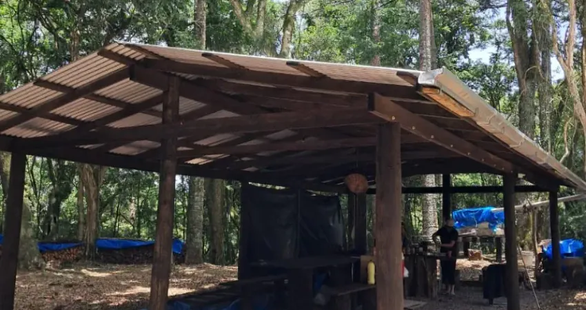 Ótima chacara a venda no apanhador, em um ponto bem seguro, com boa vizinhança.