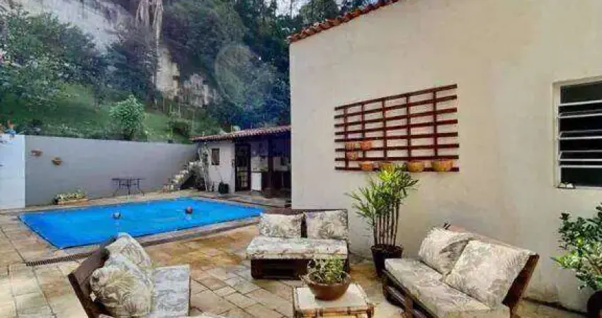 Charmosa Casa em Estilo Campestre -  312 m², Condomínio Villa Bianca.