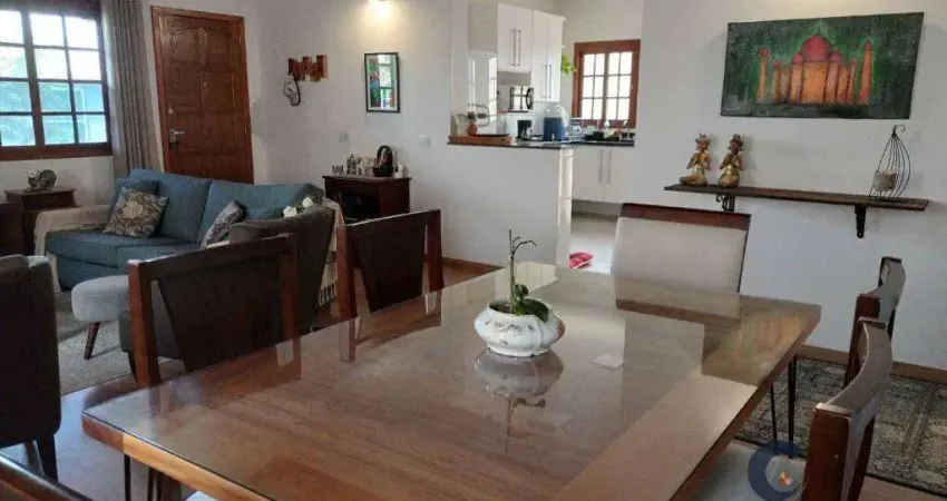 Casa Térrea com 3dorms/1sts, churrasqueira, piscina, climatizada! à venda.