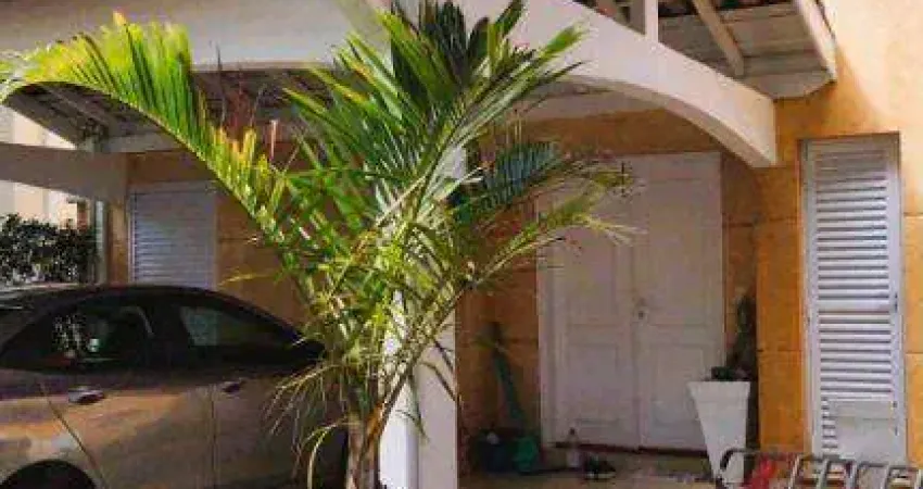 Belíssima Casa com 3 dorms/2sts, quintal, churrasqueira, muito verde!