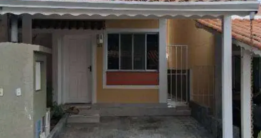 Casa reformada com 2 dormitórios, em condomínio com muito lazer!