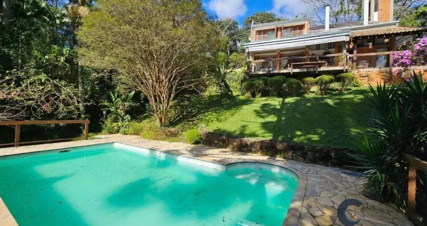 Casa em estilo rústico com living integrado e muito lazer! 327 m²