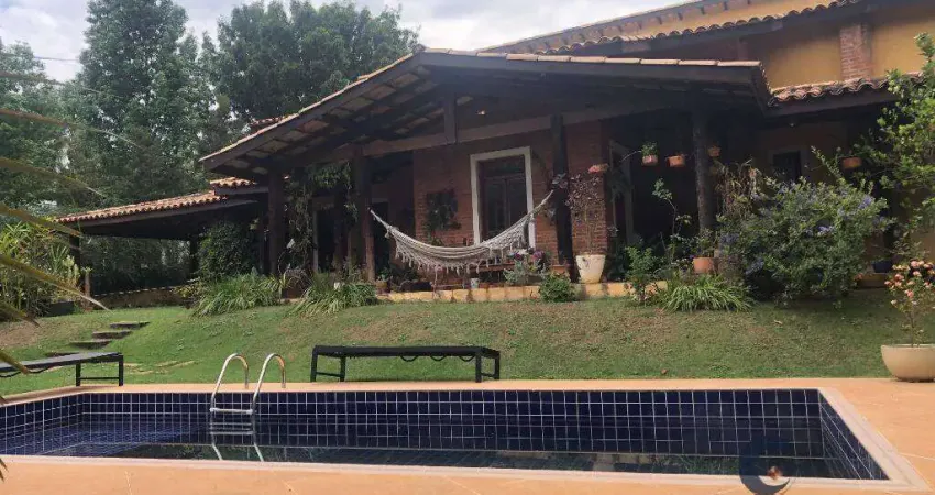 Lindíssima casa térrea com 04 súites, piscina, amplo jardim - palos verdes