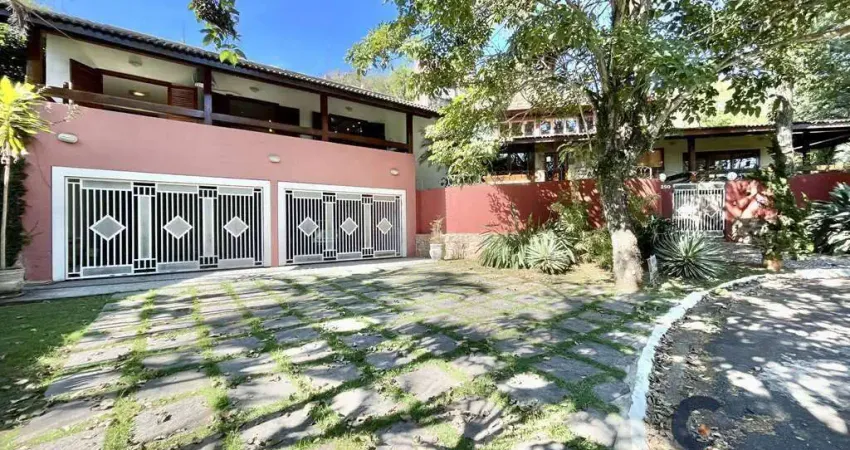 Incrível casa com 5dorms/2sts, planejados, hidro, lazer, com 446 m².