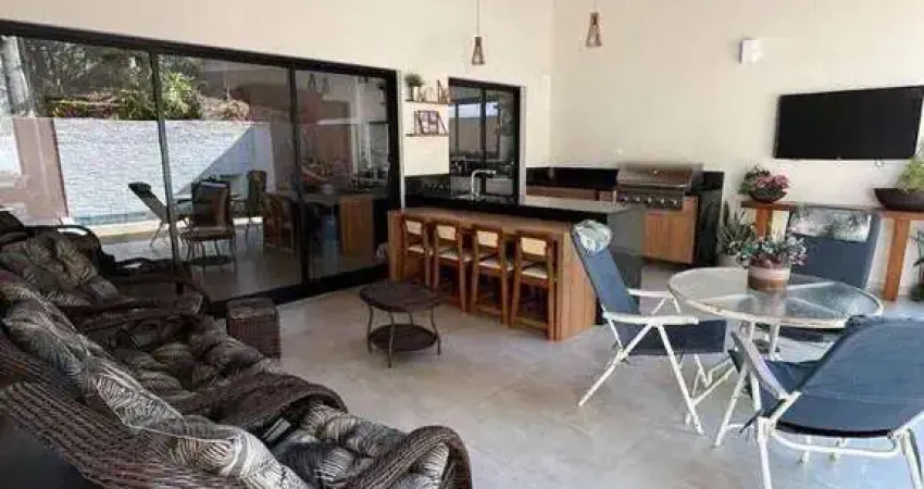 Linda casa com 3 dorms/1sts, planejados, escritório, gourmet, piscina!