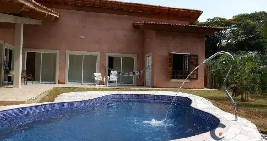 Casa térrea com 3 suítes, gourmet, sustentável, piscina, churrasqueira!