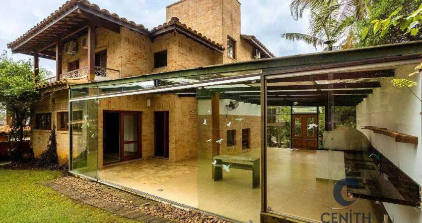 Maravilhosa casa com 4 suítes, climatizada, repleta de armários! 350 m²