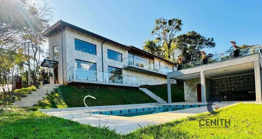 Imóvel moderno com 4 suítes, área gourmet, piscina, solarium, muito verde!