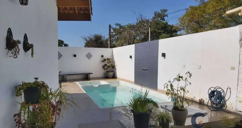 Casa térrea com piscina e 3 dormitórios/suíte e closet à venda, 235 m²