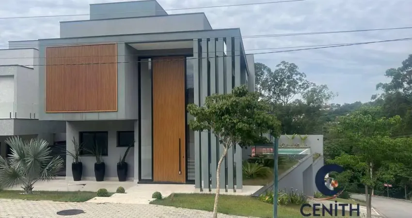 Casa de alto padrão com 4 suítes, piscina e área gourmet cond. são paulo ii