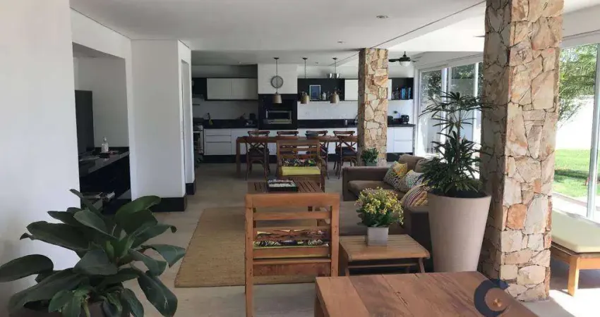 Imóvel alto padrão com 5 dormitórios, área gourmet e vista para o verde