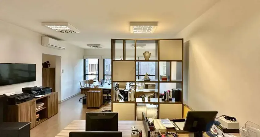 Sala comercial unificada com 82 m², 5 ambientes e 4 vagas – pronta para uso