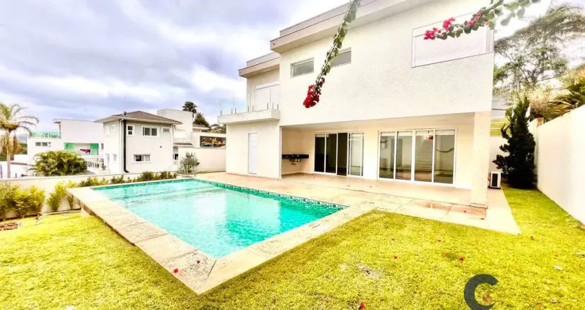 Casa nova clean e moderna com 04 suítes e 333m2 no condomínio golf village