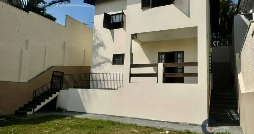 Casa térrea reformada com quintal amplo e excelente distribuição - 3 dorms