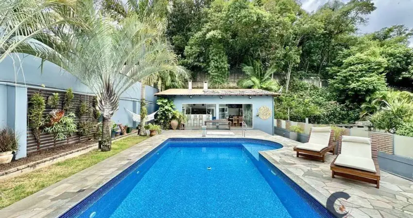Incrível casa contemporânea com vista, piscina aquecida e suíte master plus