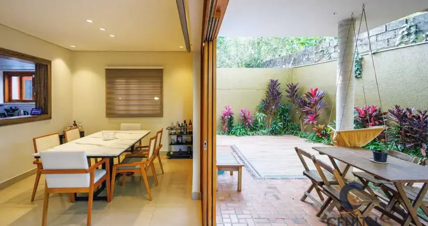 Casa reformada com 3 dormitórios em chácara canta galo - cotia