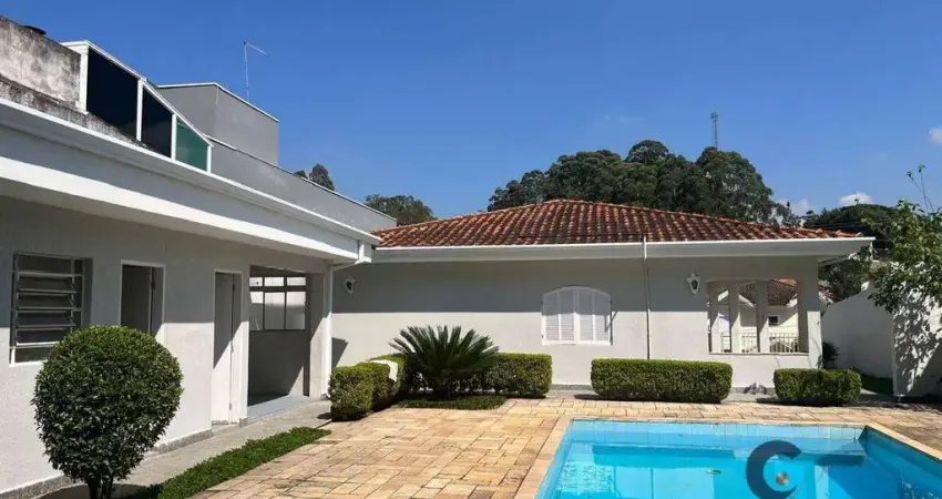 Casa Venda ou Locação com 400m2 - 03 dorms/01 Suíte e Piscina - Cotia