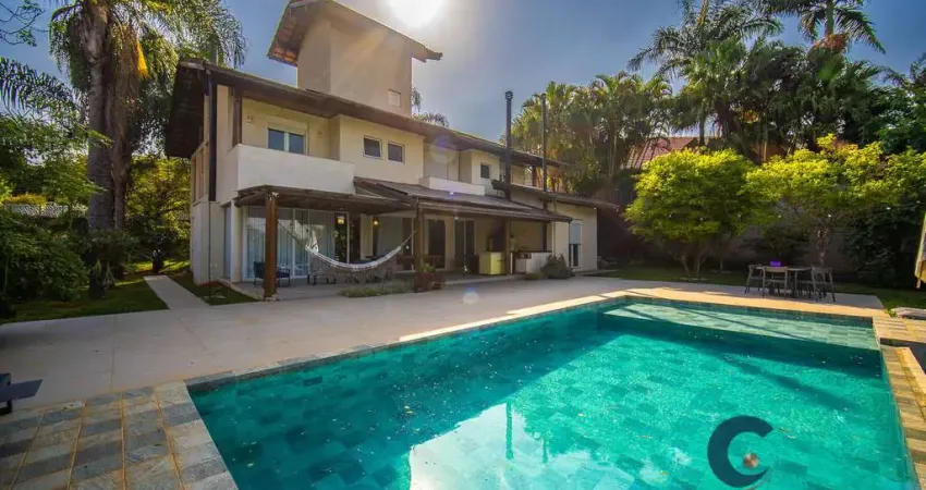 Moderna casa à venda no condomínio jardim passárgada e – granja viana