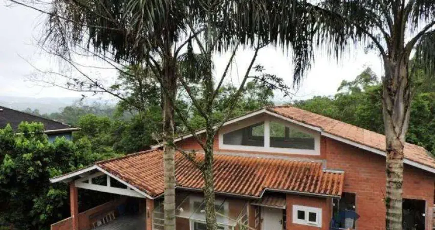 Casa com vista deslumbrante e integração à natureza no parque das artes!