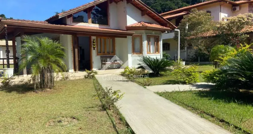Casa de fazenda em condomínio residencial fechado em Peruíbe
