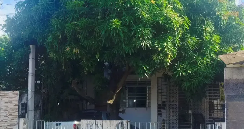 Casa com 2 quartos à venda na Rua Hermílio Gomes, 188, Campo Grande, Recife