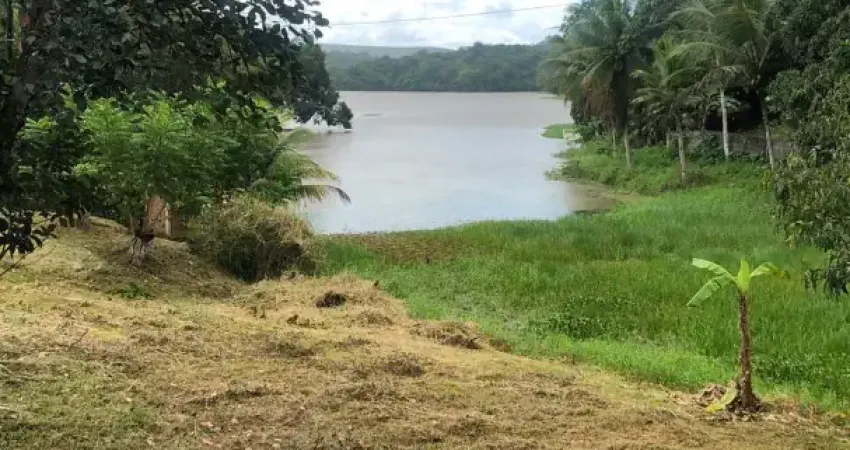 Excelente chacara com 5000m2 com casa com 3 quartos sendo 1 suite, area de lazer com churrasqueira, piscina, 8 vagas