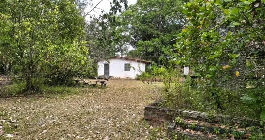 Vendo sítio em aldeia no klm 14 com 10 mil metros quadrados, equivalente a 1 hectare.