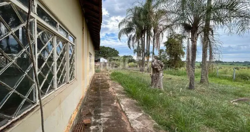Chácara para alugar no Jardim Tangará, São Carlos: 3 dormitórios e ampla área de lazer!
