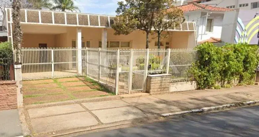 Casa à venda no Centro de São Carlos com 4 dormitórios, suíte e 4 garagens