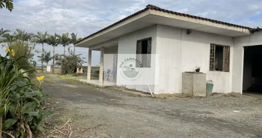Residência no Vila Nova com 4 dormitórios, amplo terreno de 1.195 m², escriturado, na Estrada Blumenau