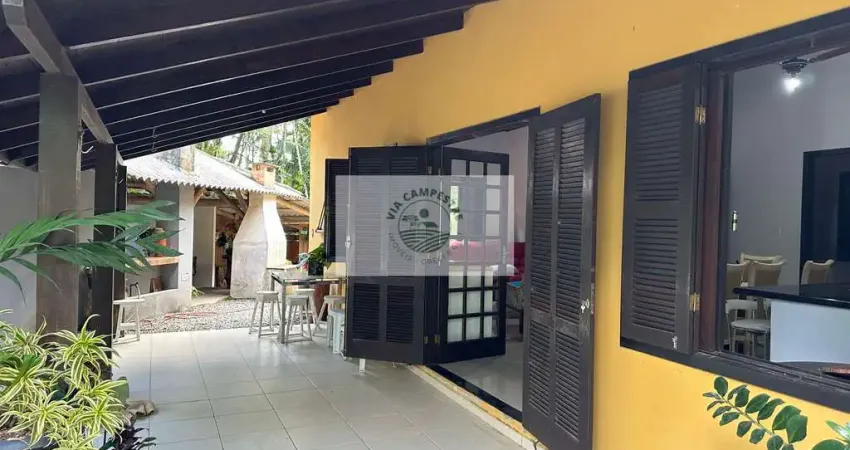 Sítio com residência colonial, 3 quartos, escriturado, 20.200 m², com riacho, analisa permuta
