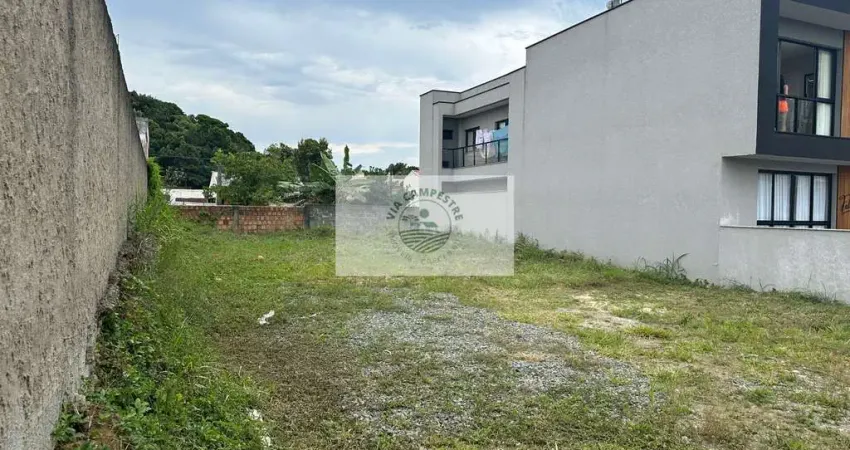 Terreno em Piçarras, apenas 600 metros da praia, escriturado, rua pavimentada