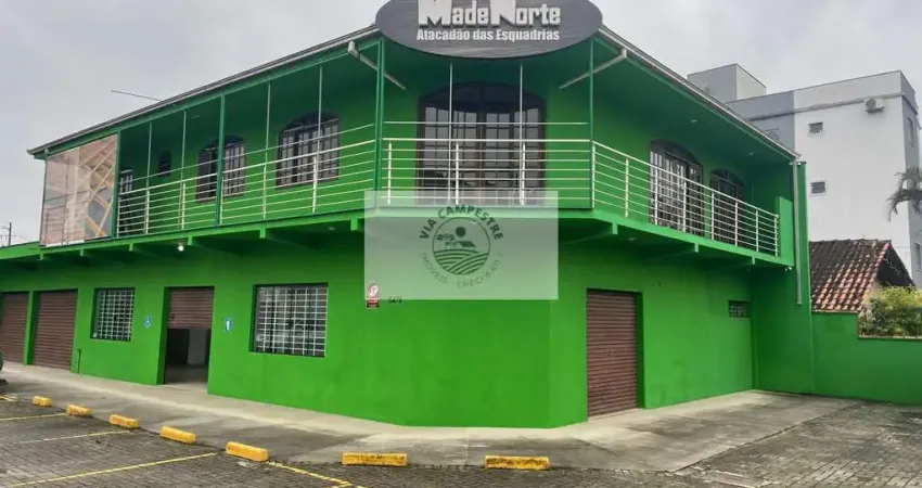 Excelente sobrado comercial de esquina, com 462 m² construídos, num terreno de 711 m², aceita troca