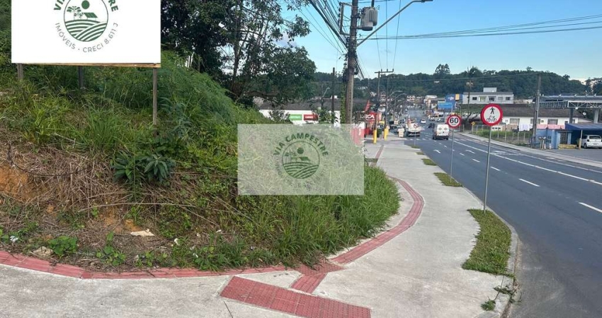 Terreno comercial de esquina com 2.124 m², de frente para a Rua Santa Catarina, escriturado