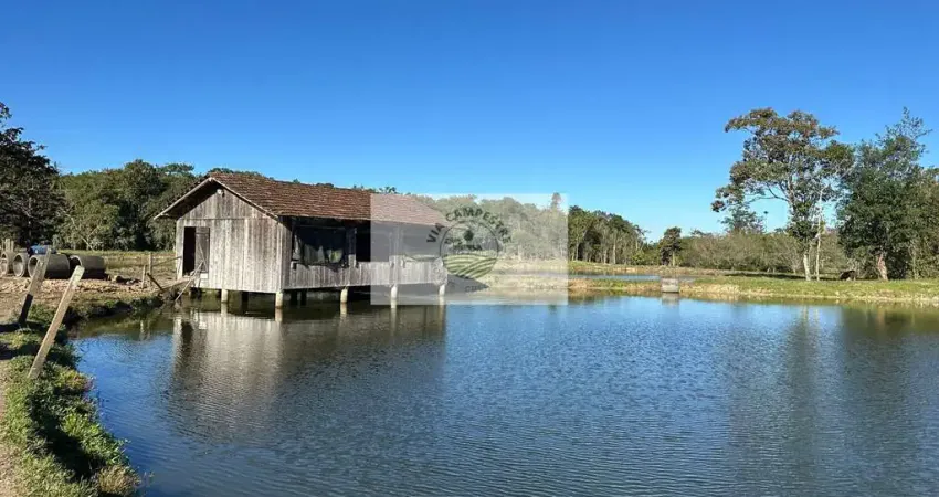 Sítio com 42.700 m², em Pirabeiraba, toda documentada, com tres lagos e pastagem