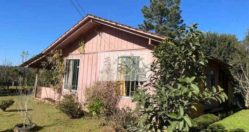 Sítio em campo alegre com 12.100 m², com duas casas de madeira, todo cercado, com riacho nos fundos