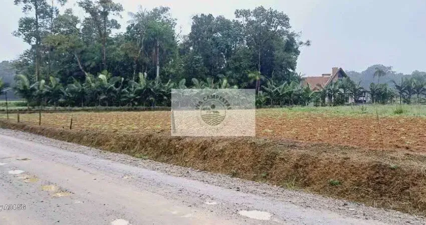 Sítio com 3.650 m² na região de pirabeiraba, pronto para construir, com riacho