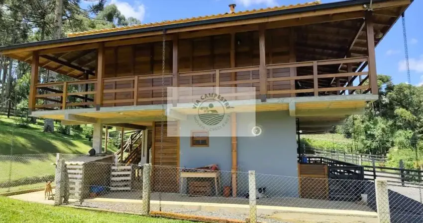 Sítio com 15.000 m², com ampla residencia de 309 m² com 4 quartos, toda cercada, com lago