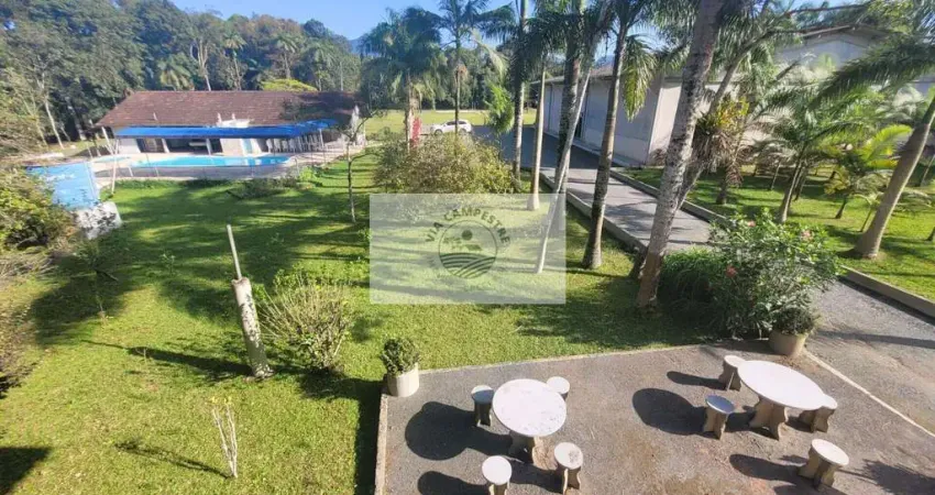 Sítio com 62.346 m² e ampla infra estrutura para área de festas com 2.540 m² construidos