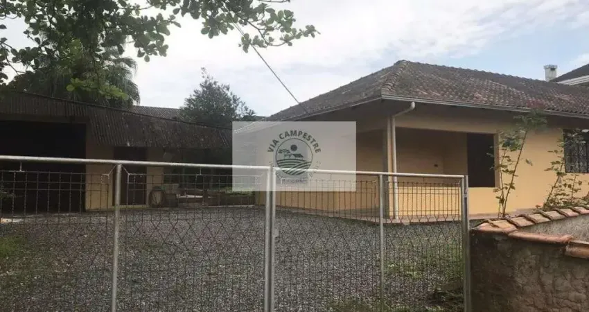 Terreno no Bom Retiro, lugar alto, boa vizinhança, amplo terreno de 660 m2, com casa antiga de 154 m2