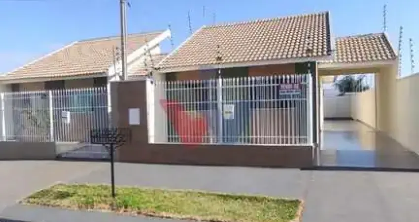 Linda Casa à Venda em Maringá 3 Quartos, Amplo Quintal e Garagem para 4 Carros