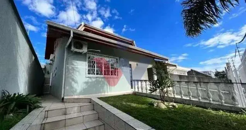 Excelente Casa à Venda a 80m do Parque Jardim Botânico 4 Quartos e Varanda Gourmet