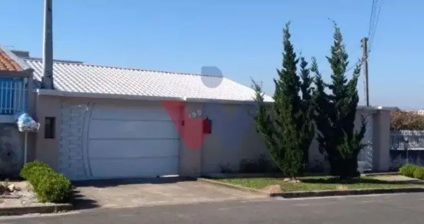 Excelente Casa à Venda com Móveis Planejados, Portão Elétrico e Estrutura Completa