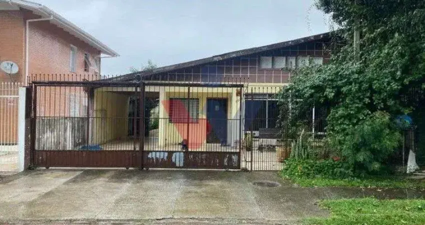 Casa à Venda com 4 Quartos, Edícula Completa e Ampla Área em Terreno ZR3