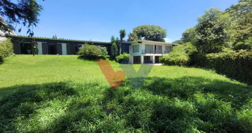 Residência Assinada por Sérgio Bernardes no Seminário 764 m em Terreno de 1.649 m