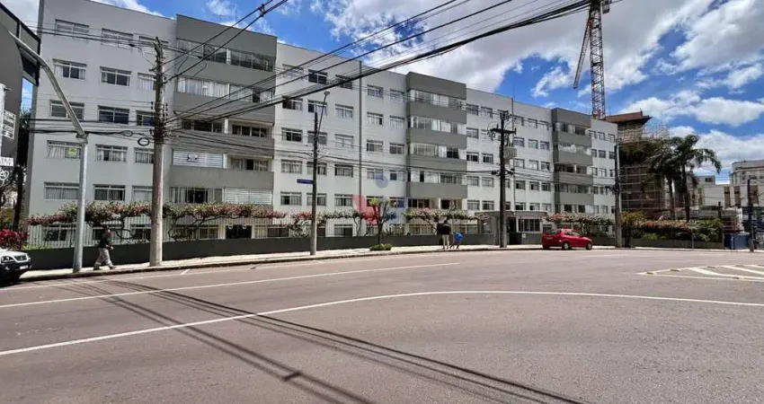 Apartamento à venda no alto da glória frente para a rua, iluminado e bem localizado