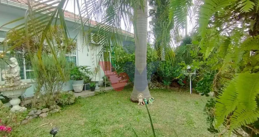 Casa à Venda no Bairro Xaxim, Curitiba 3 Quartos, Suíte e Churrasqueira