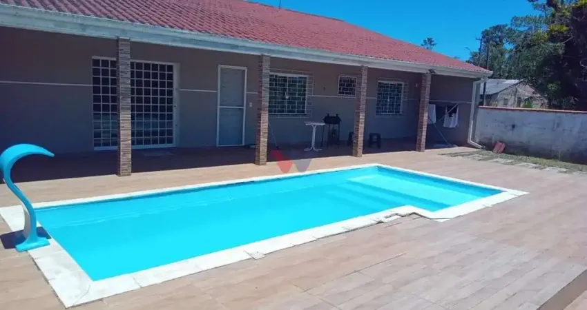 Duas casas no mesmo terreno com piscina e área gourmet, a 700m da praia de guaratuba  r  490 mil