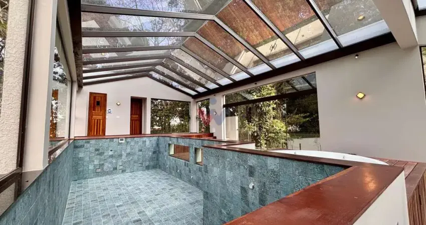 Lomas de navarra mansão luxuosa com 4 suítes, piscina e conexão com a natureza